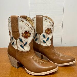 IDYLLWIND WOMEN'S RUNAWAY WESTERN BOOTIES - ROUND TOE - 6.5B